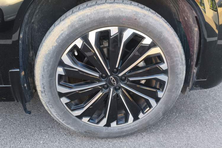 Used Chery Tiggo 9 2024 2.0T Automatic Two-Wheel Drive Ultra-Comfortable Deluxe Edition Right Front Wheel Hub