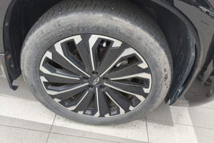 Used Chery Tiggo 9 2024 2.0T Automatic Two-Wheel Drive Ultra-Comfortable Deluxe Edition Right Front Wheel Hub