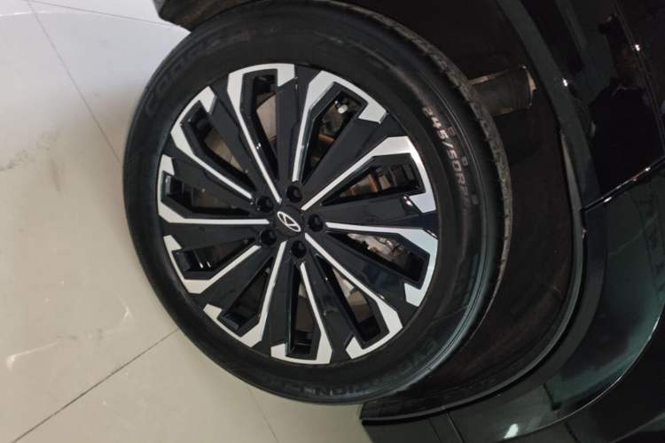 Used Chery Tiggo 9 2024 2.0T Dual-Clutch Two-Wheel Drive Ultra-Comfortable Prestige Edition Right Rear Wheel Hub