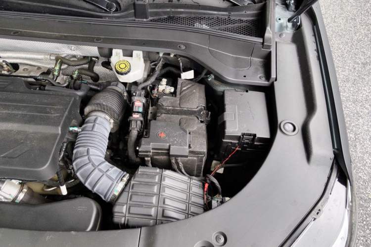 Used Chery Tiggo 9 2024 2.0T Dual-Clutch Two-Wheel Drive Ultra-Comfortable Prestige Edition Engine Bay Left