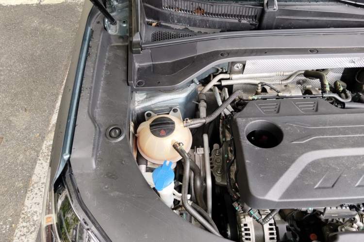 Used Chery Tiggo 9 2024 2.0T Dual-Clutch Two-Wheel Drive Ultra-Comfortable Prestige Edition Engine Bay Right