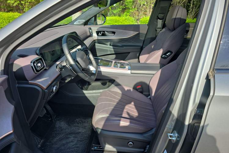 Used Chery Tiggo 9 2024 2.0T Automatic Two-Wheel Drive Ultra-Comfortable Deluxe Edition Interior 1