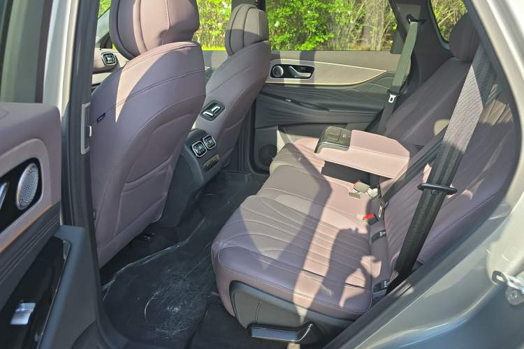 Used Chery Tiggo 9 2024 2.0T Automatic Two-Wheel Drive Ultra-Comfortable Deluxe Edition Interior 2