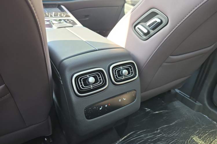 Used Chery Tiggo 9 2024 2.0T Automatic Two-Wheel Drive Ultra-Comfortable Deluxe Edition Interior 5