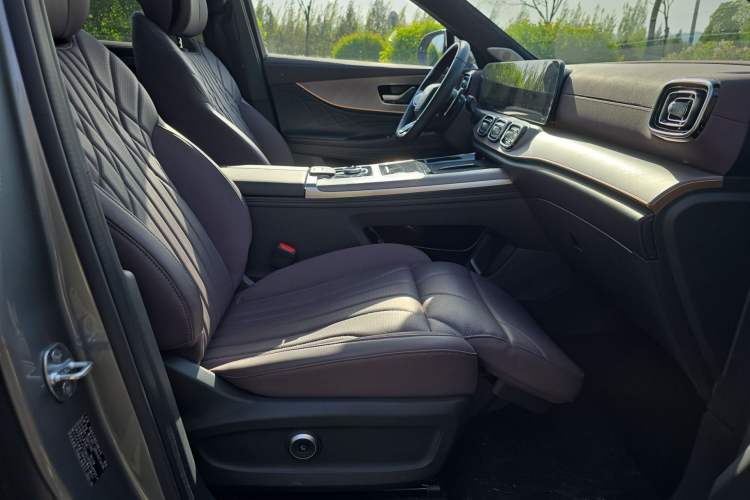 Used Chery Tiggo 9 2024 2.0T Automatic Two-Wheel Drive Ultra-Comfortable Deluxe Edition Interior 9
