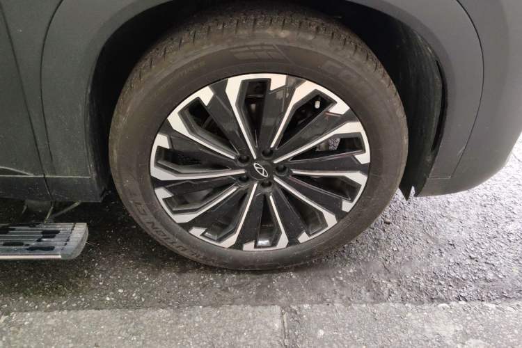 Used Chery Tiggo 9 2024 2.0T Dual-Clutch Two-Wheel Drive Ultra-Comfortable Prestige Edition Right Front Wheel Hub
