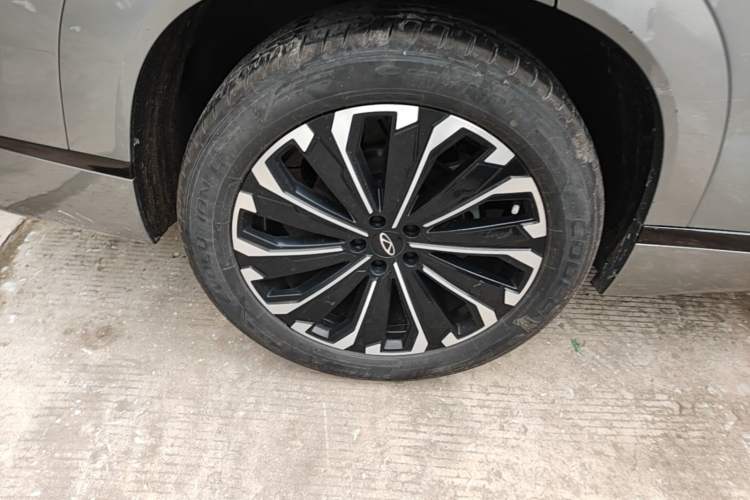Used Chery Tiggo 9 2024 2.0T Dual-Clutch Two-Wheel Drive Ultra-Comfortable Prestige Edition Right Rear Wheel Hub
