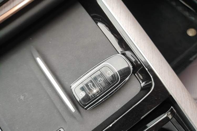 Used Chery Tiggo 9 2024 2.0T Dual-Clutch Two-Wheel Drive Ultra-Comfortable Prestige Edition Vehicle Key