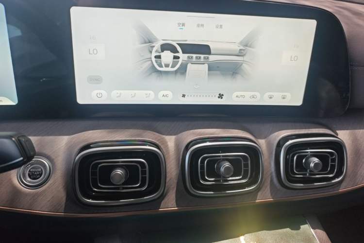 Used Chery Tiggo 9 2024 2.0T Automatic Two-Wheel Drive Ultra-Comfortable Deluxe Edition Audio And AC Panel