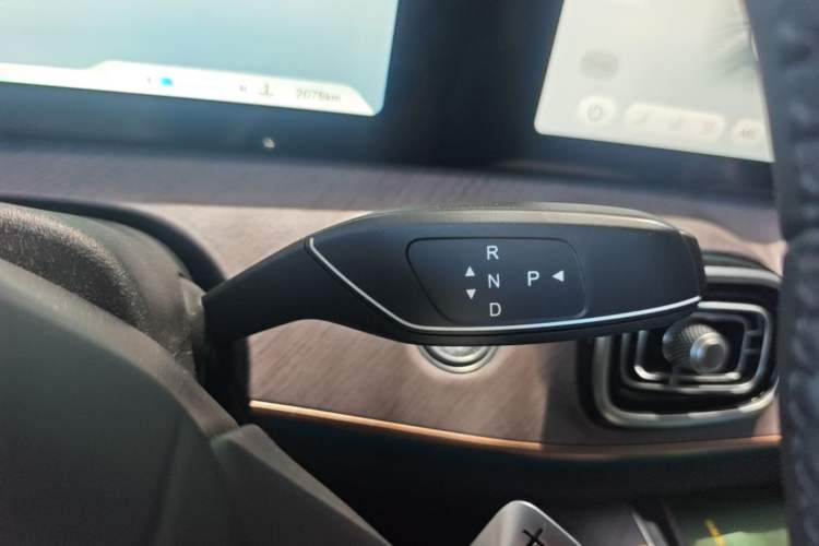 Used Chery Tiggo 9 2024 2.0T Automatic Two-Wheel Drive Ultra-Comfortable Deluxe Edition Gear Lever