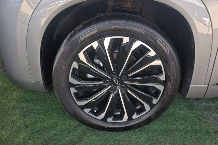 Used Chery Tiggo 9 2024 2.0T Automatic Two-Wheel Drive Ultra-Comfortable Deluxe Edition Left Front Wheel Hub