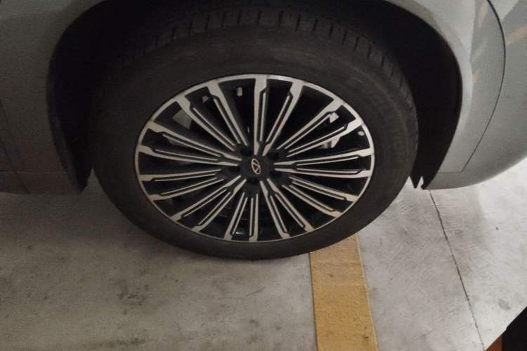 Used Chery Tiggo 9 2024 2.0T Dual-Clutch Two-Wheel Drive Ultra-Comfortable Prestige Edition Right Front Wheel Hub