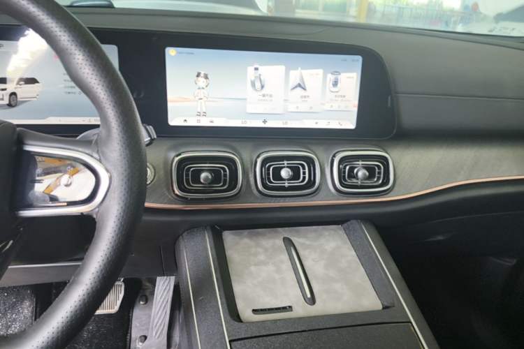 Used Chery Tiggo 9 2025 2.0T Dual-Clutch Two-Wheel Drive Luxury Edition 5 Seats Audio And AC Panel