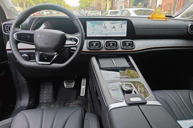 Used Chery Tiggo 9 2025 2.0T Dual-Clutch Two-Wheel Drive Black Samurai Edition 5 Seats Center Console