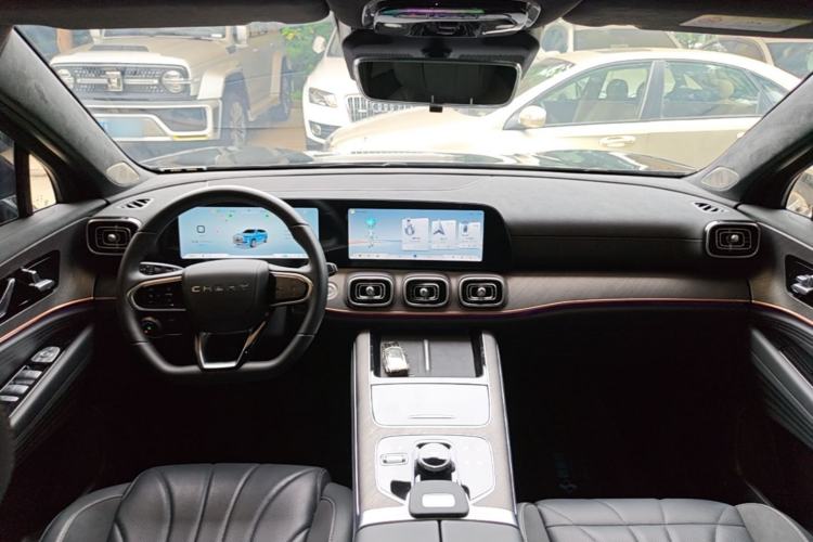 Used Chery Tiggo 9 2025 2.0T Dual-Clutch Two-Wheel Drive Luxury Edition 5 Seats Center Console