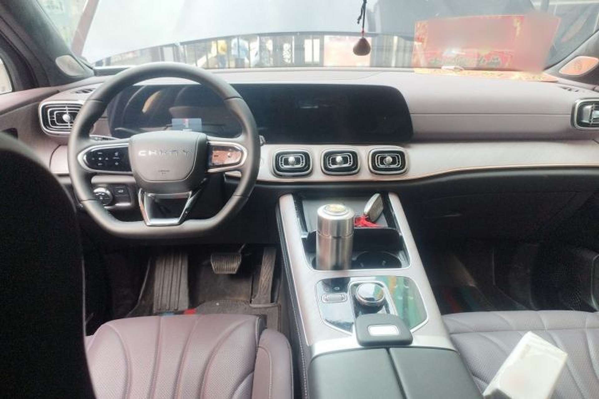 Used Chery Tiggo 9 2025 2.0T Dual-Clutch Two-Wheel Drive Luxury Edition 5 Seats Center Console