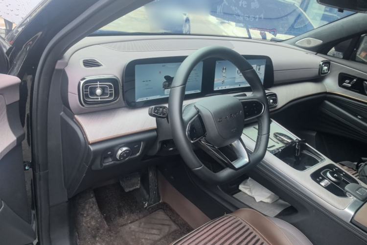 Used Chery Tiggo 9 2025 2.0T Automatic Two-Wheel Drive Luxury Edition 5 Seats Center Console