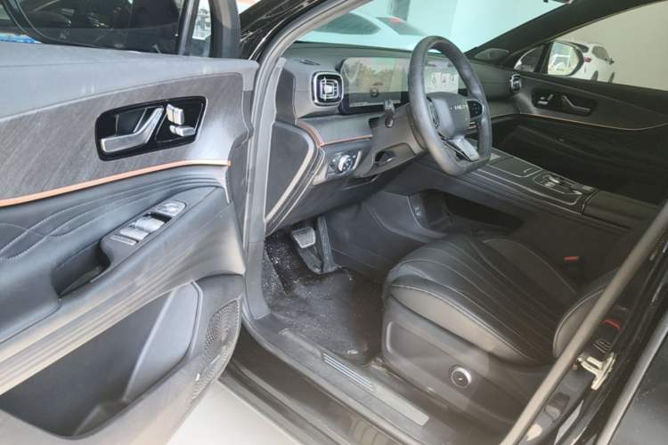 Used Chery Tiggo 9 2025 2.0T Dual-Clutch Two-Wheel Drive Luxury Edition 5 Seats Driver Seat