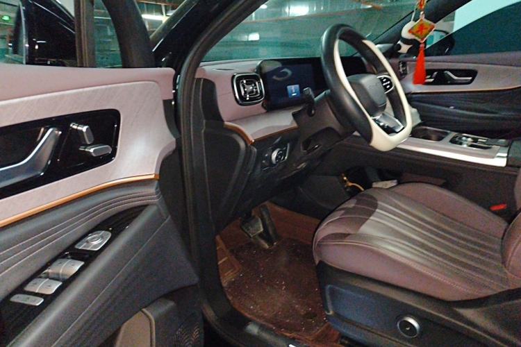 Used Chery Tiggo 9 2025 2.0T Dual-Clutch Two-Wheel Drive Luxury Edition 7 Seats Driver Seat