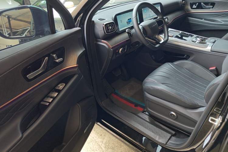 Used Chery Tiggo 9 2025 2.0T Dual-Clutch Two-Wheel Drive Luxury Edition 5 Seats Driver Seat
