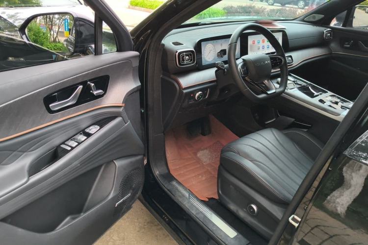 Used Chery Tiggo 9 2025 2.0T Dual-Clutch Two-Wheel Drive Luxury Edition 5 Seats Driver Seat