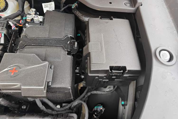 Used Chery Tiggo 9 2025 2.0T Dual-Clutch Two-Wheel Drive Black Samurai Edition 5 Seats Engine Bay Left