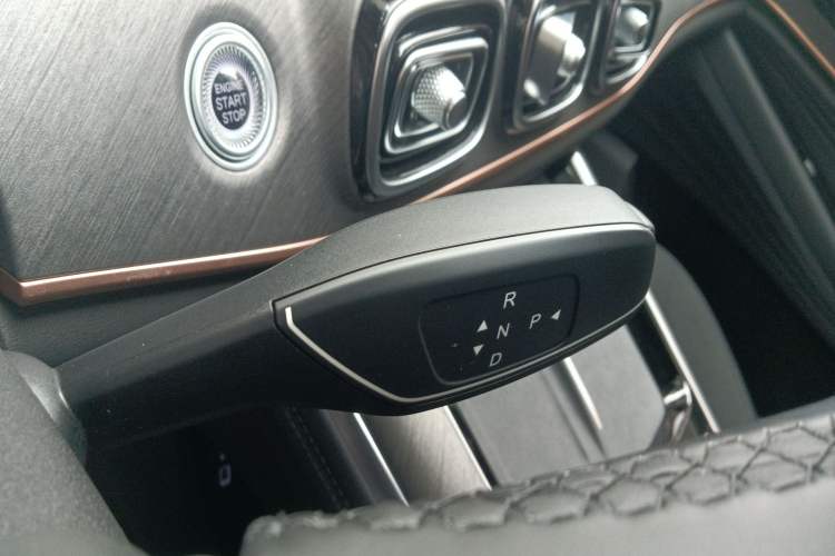 Used Chery Tiggo 9 2025 2.0T Dual-Clutch Two-Wheel Drive Luxury Edition 5 Seats Gear Lever