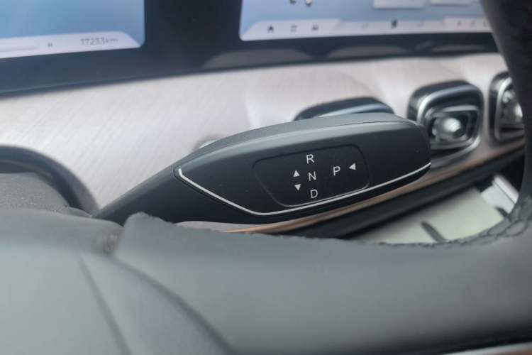 Used Chery Tiggo 9 2025 2.0T Automatic Two-Wheel Drive Luxury Edition 5 Seats Gear Lever