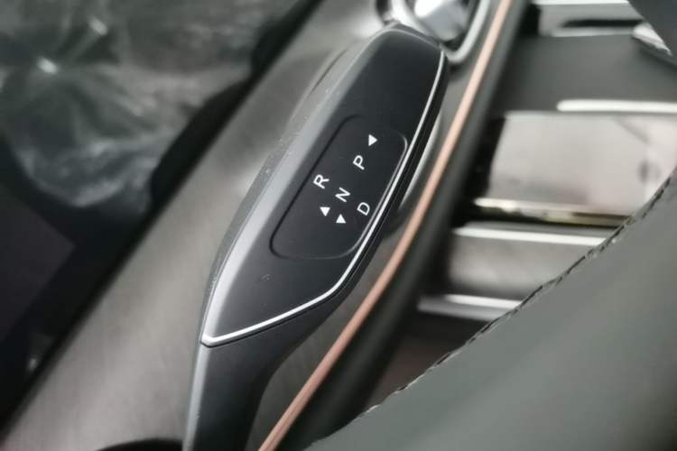 Used Chery Tiggo 9 2025 2.0T Dual-Clutch Two-Wheel Drive Comfort Edition 5 Seats Gear Lever