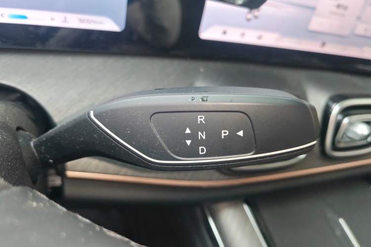 Used Chery Tiggo 9 2025 2.0T Dual-Clutch Two-Wheel Drive Black Samurai Edition 5 Seats Gear Lever