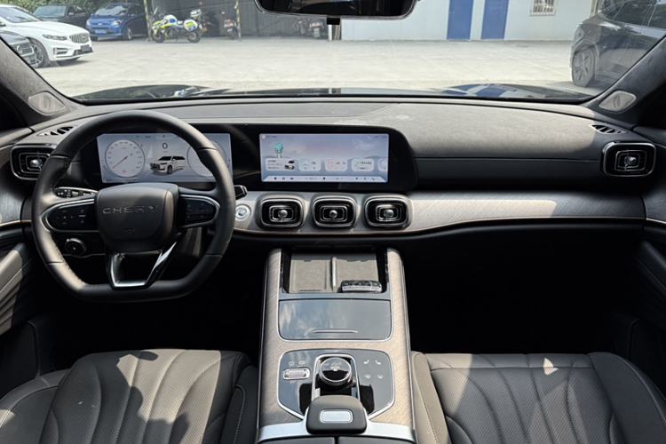 Used Chery Tiggo 9 2025 2.0T Dual-Clutch Two-Wheel Drive Luxury Edition 7 Seats Interior 1