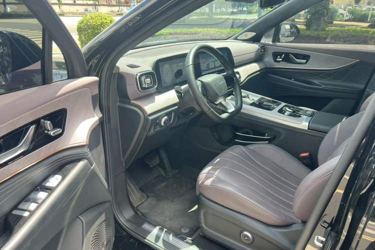 Used Chery Tiggo 9 2025 2.0T Dual-Clutch Two-Wheel Drive Luxury Edition 5 Seats Interior 2