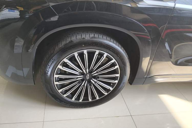 Used Chery Tiggo 9 2025 2.0T Dual-Clutch Two-Wheel Drive Luxury Edition 5 Seats Left Front Wheel Hub