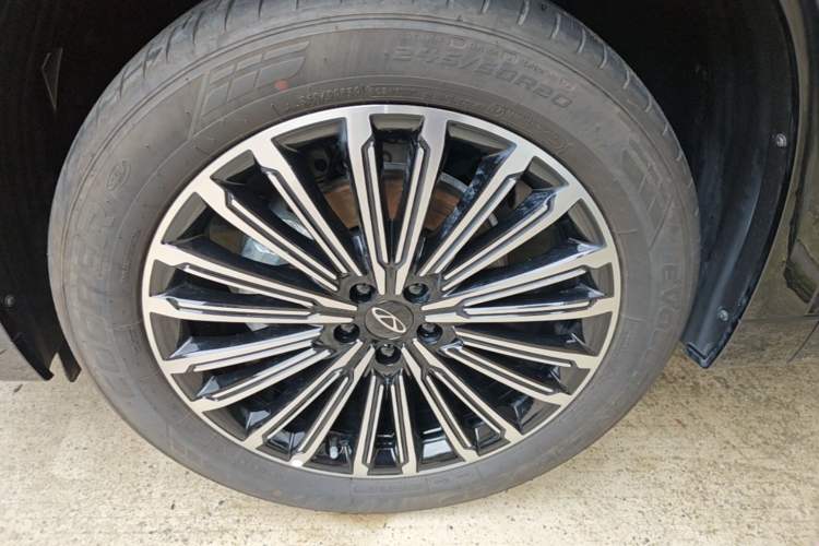 Used Chery Tiggo 9 2025 2.0T Dual-Clutch Two-Wheel Drive Luxury Edition 5 Seats Left Front Wheel Hub