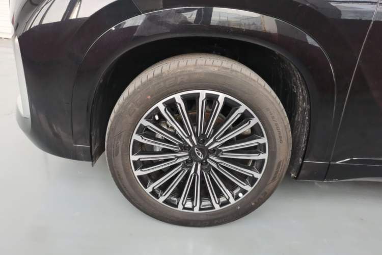 Used Chery Tiggo 9 2025 2.0T Dual-Clutch Two-Wheel Drive Comfort Edition 5 Seats Left Front Wheel Hub