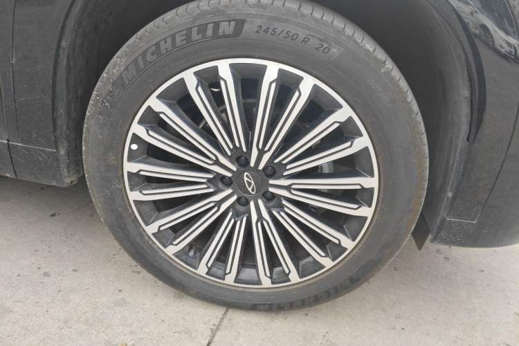 Used Chery Tiggo 9 2025 2.0T Dual-Clutch Two-Wheel Drive Luxury Edition 5 Seats Right Front Wheel Hub
