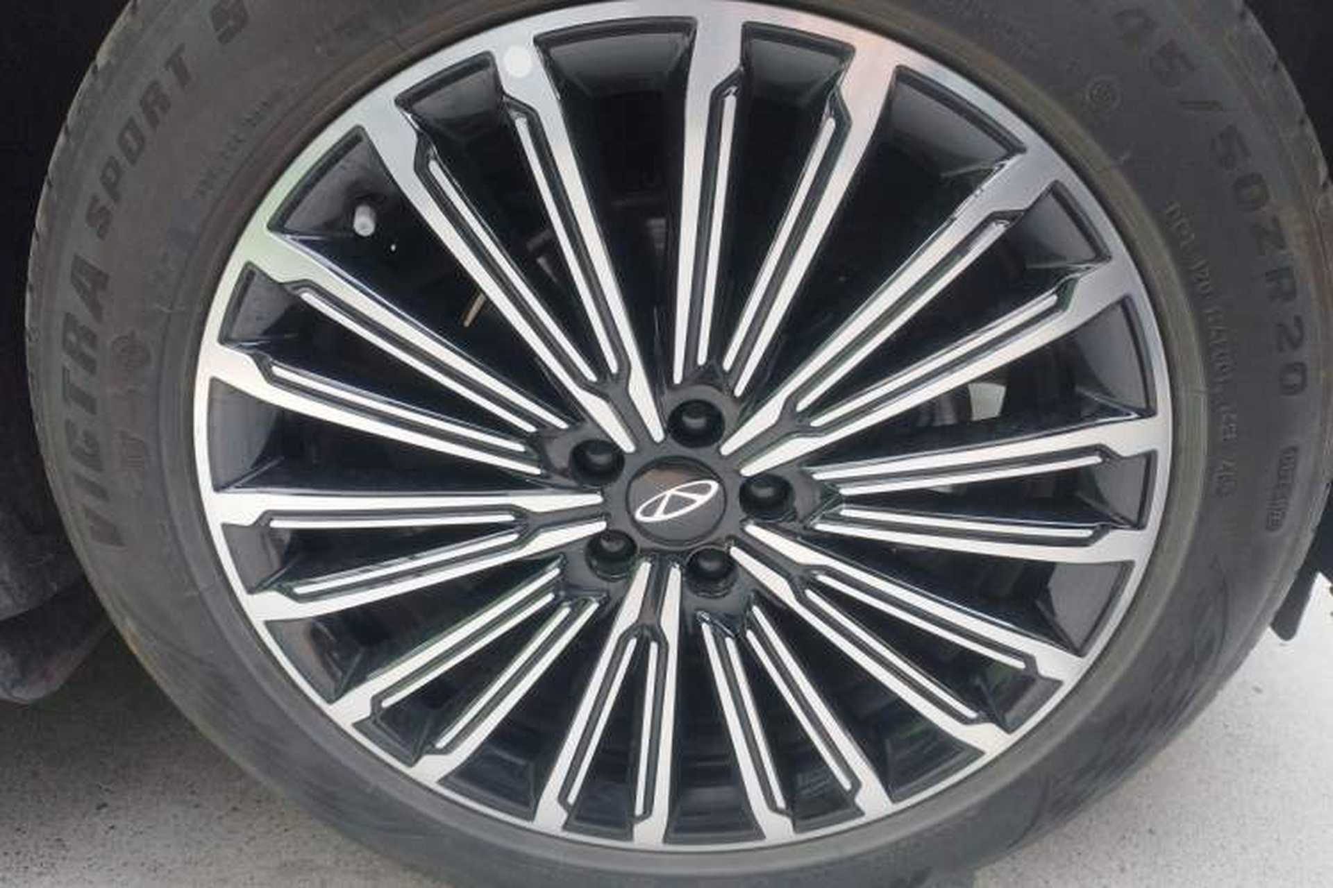 Used Chery Tiggo 9 2025 2.0T Dual-Clutch Two-Wheel Drive Luxury Edition 5 Seats Right Front Wheel Hub