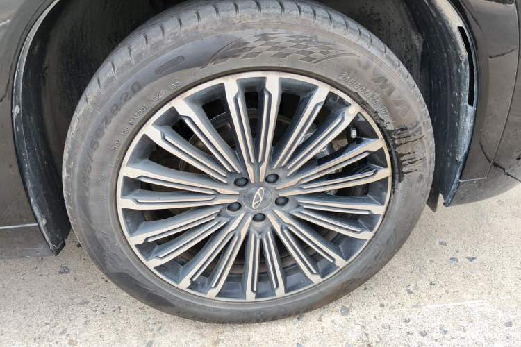 Used Chery Tiggo 9 2025 2.0T Dual-Clutch Two-Wheel Drive Luxury Edition 5 Seats Right Front Wheel Hub