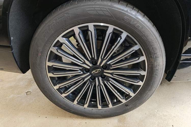 Used Chery Tiggo 9 2025 2.0T Dual-Clutch Two-Wheel Drive Luxury Edition 5 Seats Right Rear Wheel Hub