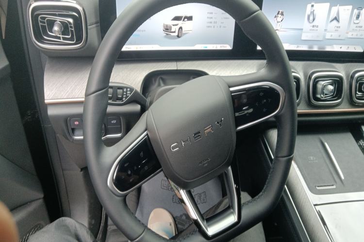 Used Chery Tiggo 9 2025 2.0T Dual-Clutch Two-Wheel Drive Luxury Edition 5 Seats Steering Wheel