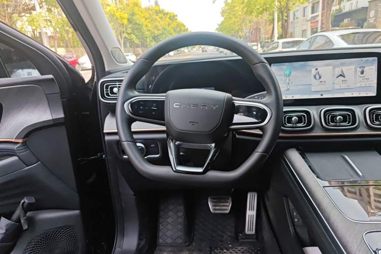 Used Chery Tiggo 9 2025 2.0T Dual-Clutch Two-Wheel Drive Black Samurai Edition 5 Seats Steering Wheel