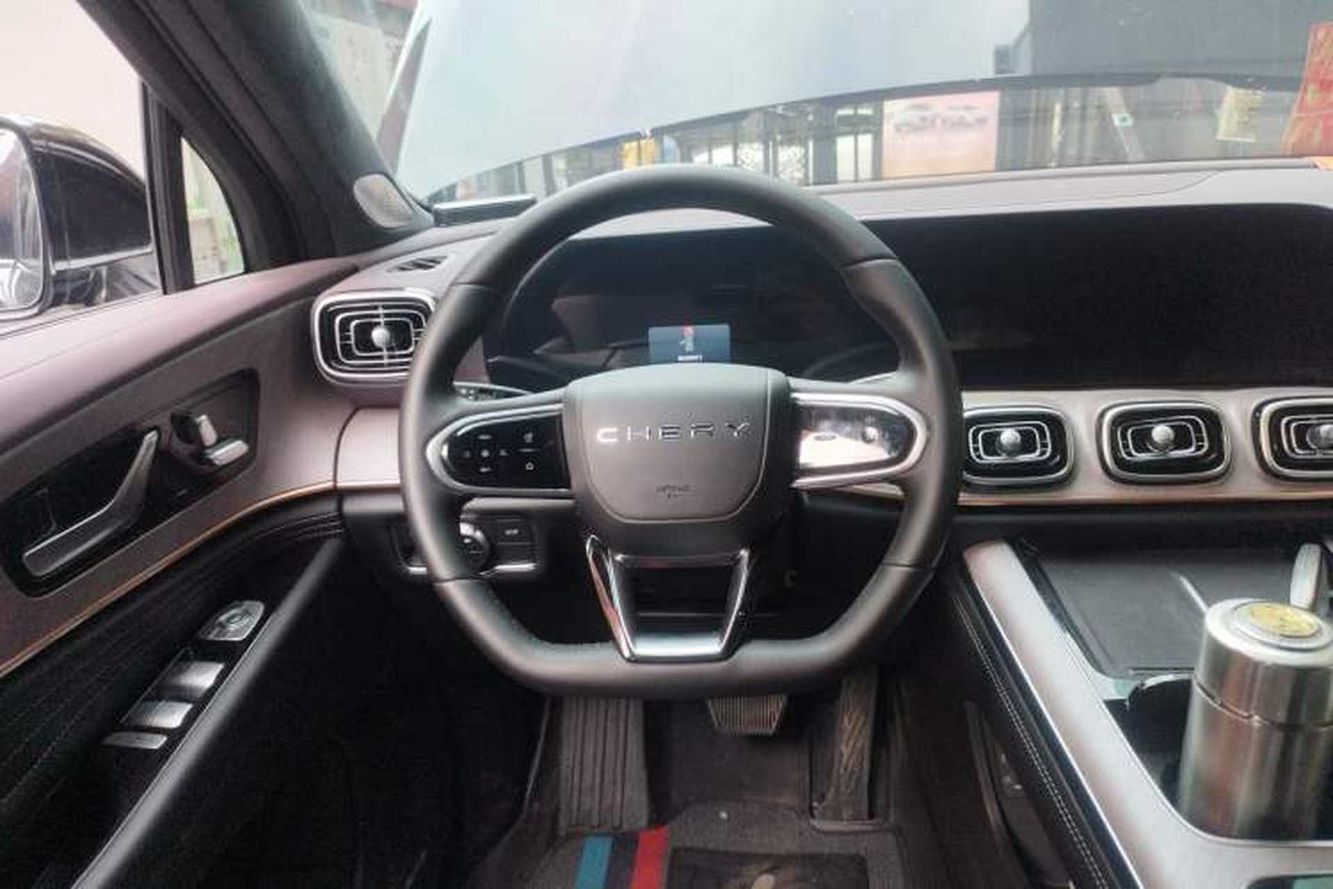 Used Chery Tiggo 9 2025 2.0T Dual-Clutch Two-Wheel Drive Luxury Edition 5 Seats Steering Wheel