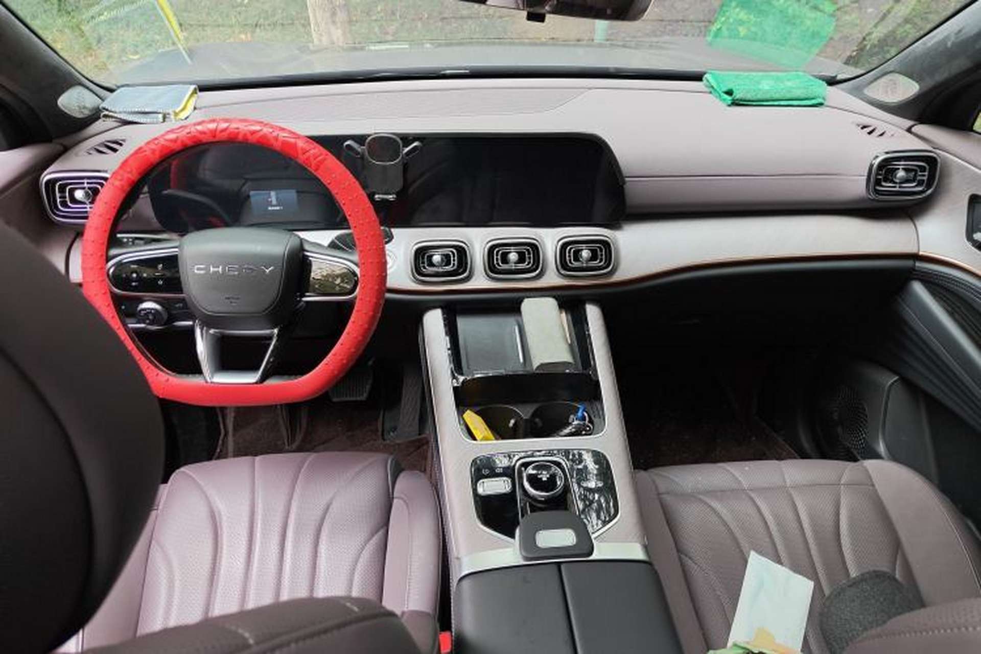 Used Chery Tiggo 9 2025 2.0T Automatic Two-Wheel Drive Luxury Edition 5 Seats Center Console