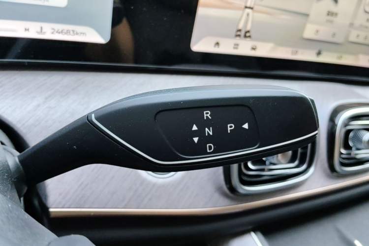 Used Chery Tiggo 9 2025 2.0T Automatic Two-Wheel Drive Luxury Edition 5 Seats Gear Lever