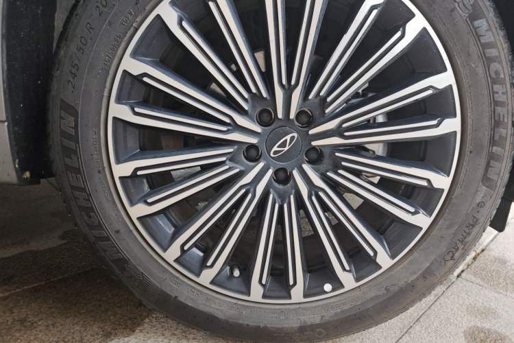 Used Chery Tiggo 9 2025 2.0T Dual-Clutch Two-Wheel Drive Luxury Edition 5 Seats Right Front Wheel Hub
