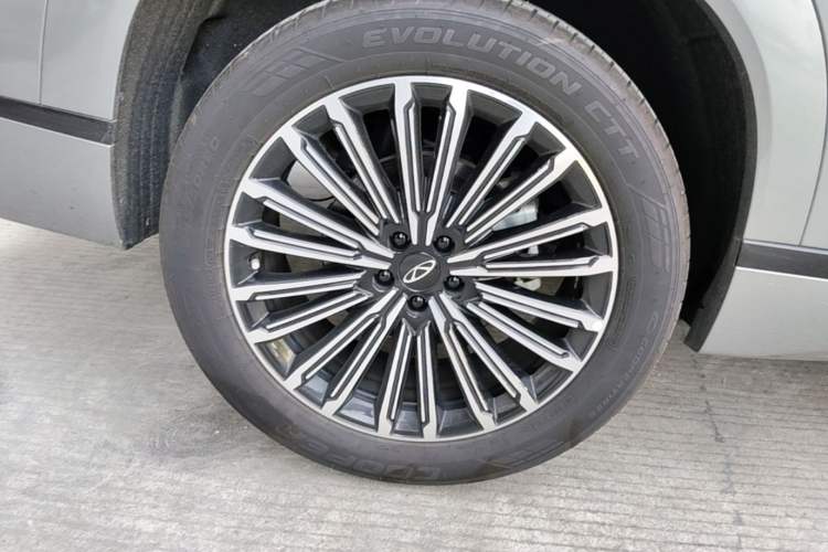 Used Chery Tiggo 9 2025 2.0T Automatic Two-Wheel Drive Luxury Edition 5 Seats Right Rear Wheel Hub