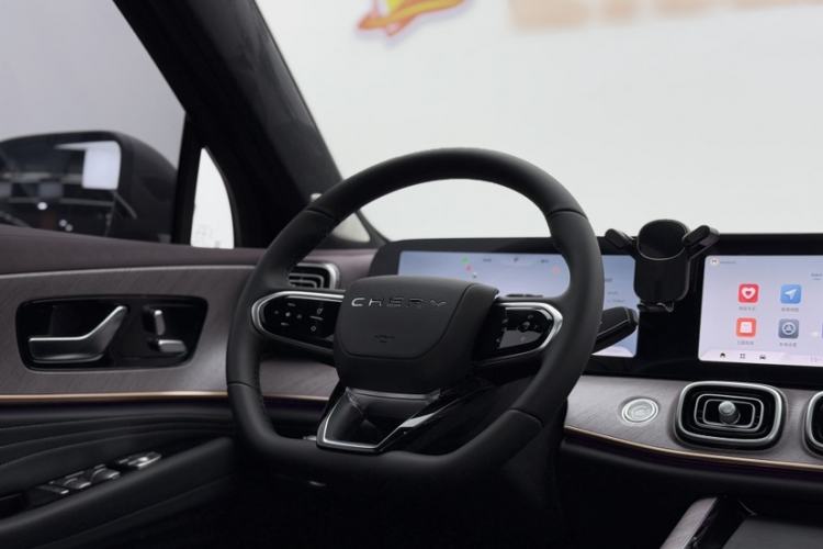 Used Chery Tiggo 9 2025 2.0T Automatic Two-Wheel Drive Luxury Edition 5 Seats Steering Wheel