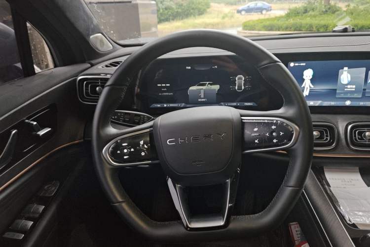 Used Chery Tiggo 9 2025 2.0T Dual-Clutch Two-Wheel Drive Luxury Edition 5 Seats Steering Wheel