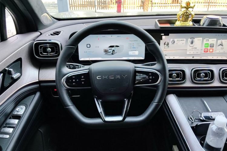 Used Chery Tiggo 9 2025 2.0T Automatic Two-Wheel Drive Luxury Edition 5 Seats Steering Wheel
