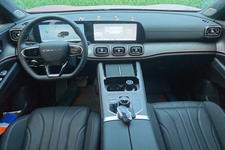 Used Chery Tiggo 9 2025 2.0T Dual-Clutch Two-Wheel Drive Luxury Edition 5 Seats Center Console